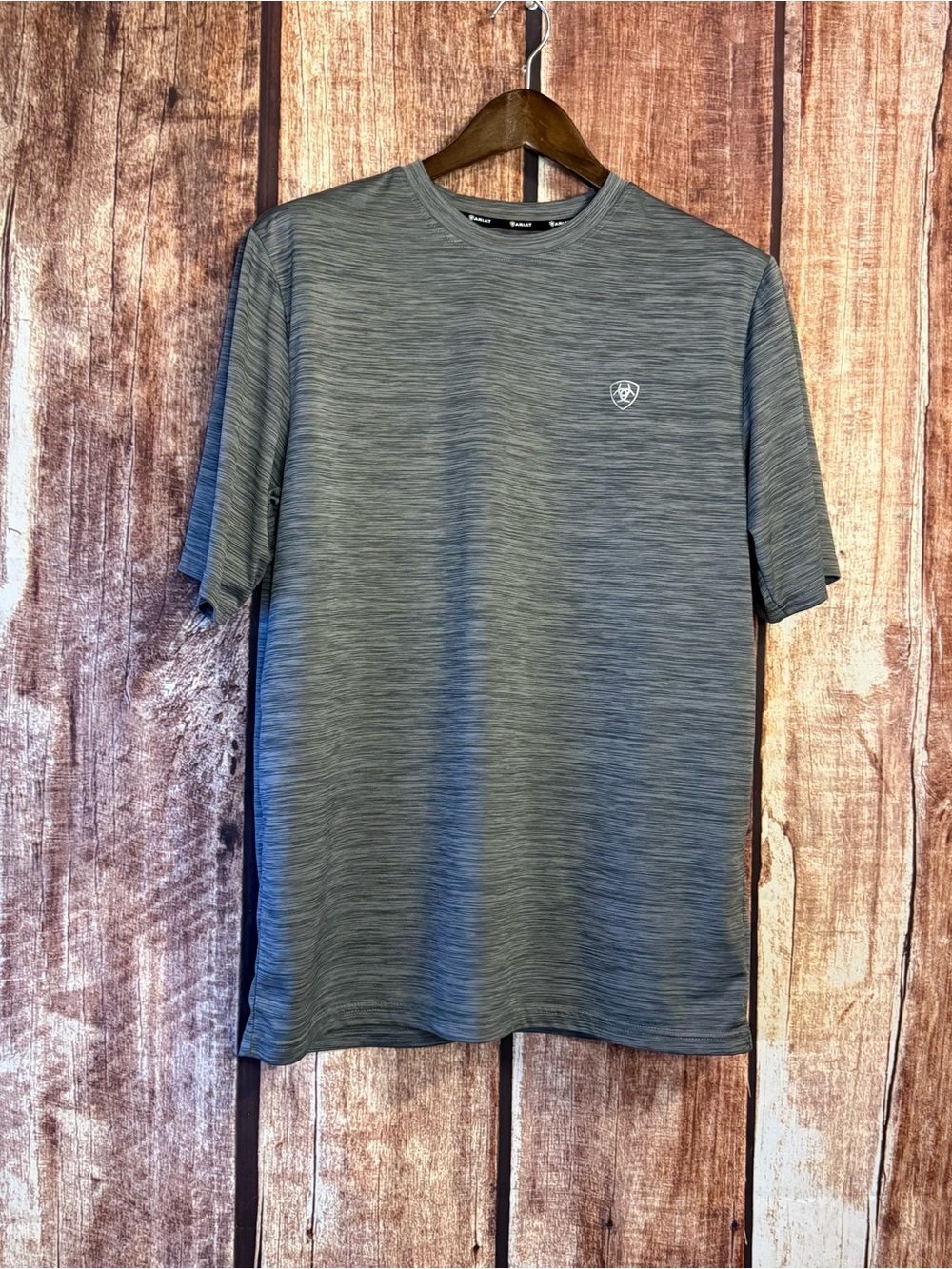 Ariat Men's heat series Short Sleeve Performance Tee